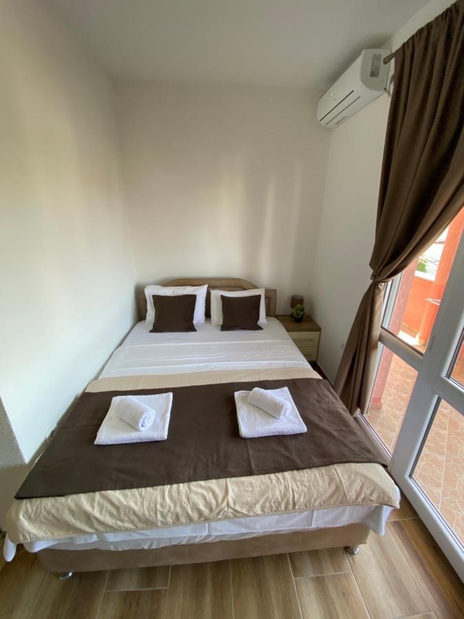 Apartments Nikicic บาร์ ภายนอก รูปภาพ