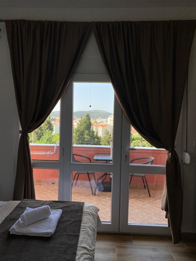 Apartments Nikicic บาร์ ภายนอก รูปภาพ
