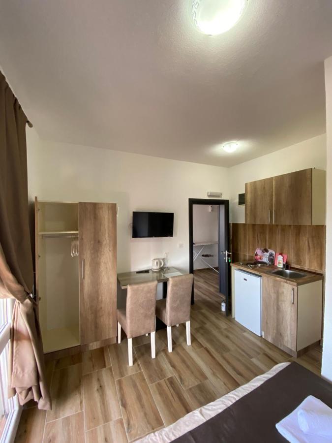 Apartments Nikicic บาร์ ภายนอก รูปภาพ