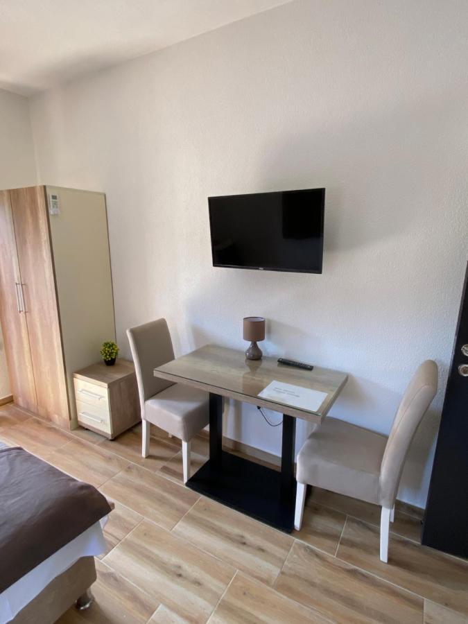 Apartments Nikicic บาร์ ภายนอก รูปภาพ