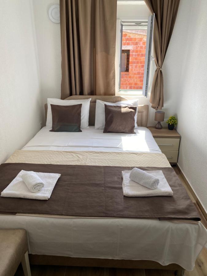 Apartments Nikicic บาร์ ภายนอก รูปภาพ