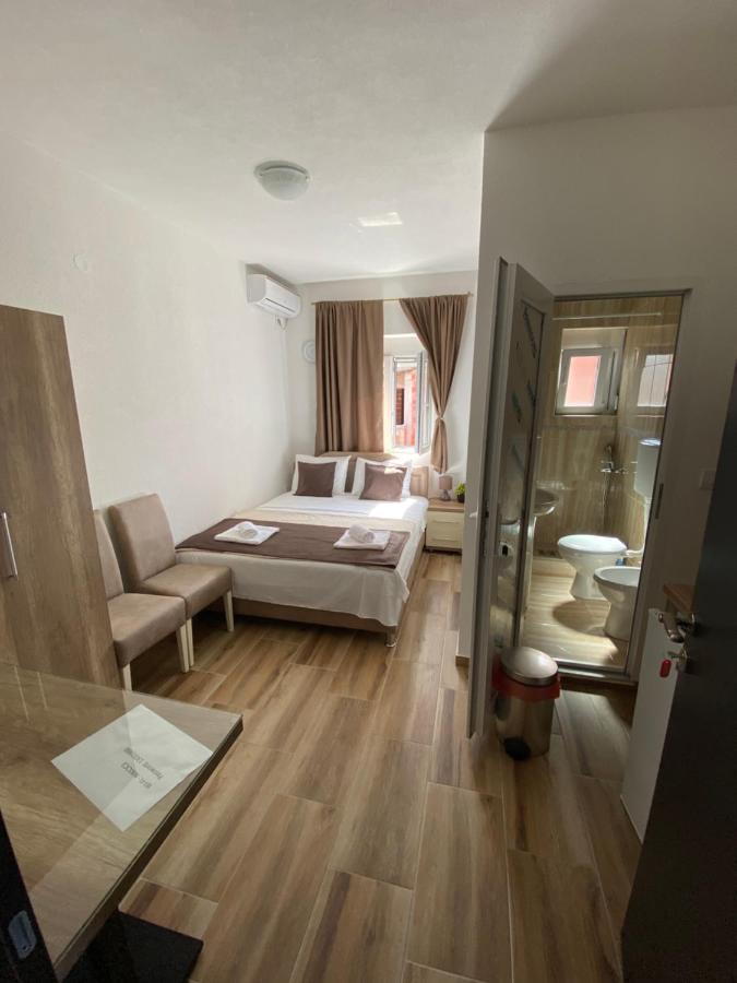 Apartments Nikicic บาร์ ภายนอก รูปภาพ