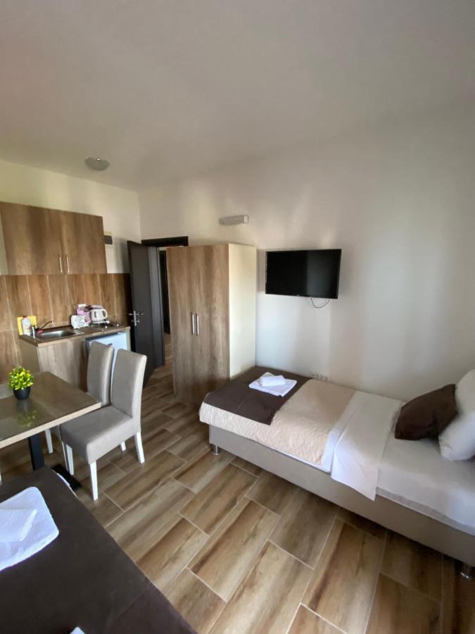 Apartments Nikicic บาร์ ภายนอก รูปภาพ