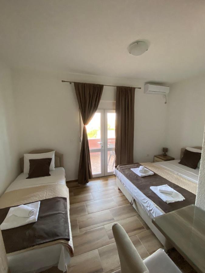 Apartments Nikicic บาร์ ภายนอก รูปภาพ