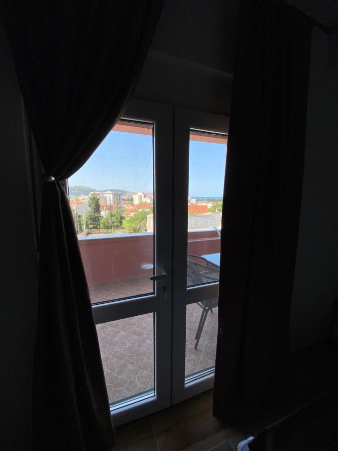 Apartments Nikicic บาร์ ภายนอก รูปภาพ