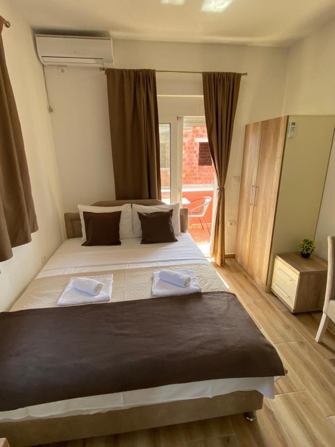 Apartments Nikicic บาร์ ภายนอก รูปภาพ