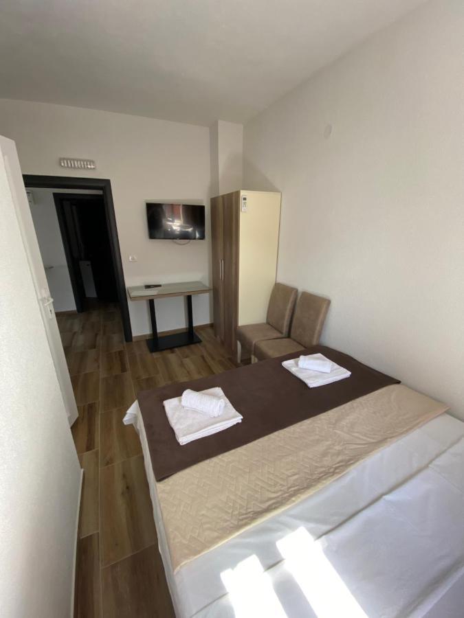 Apartments Nikicic บาร์ ภายนอก รูปภาพ