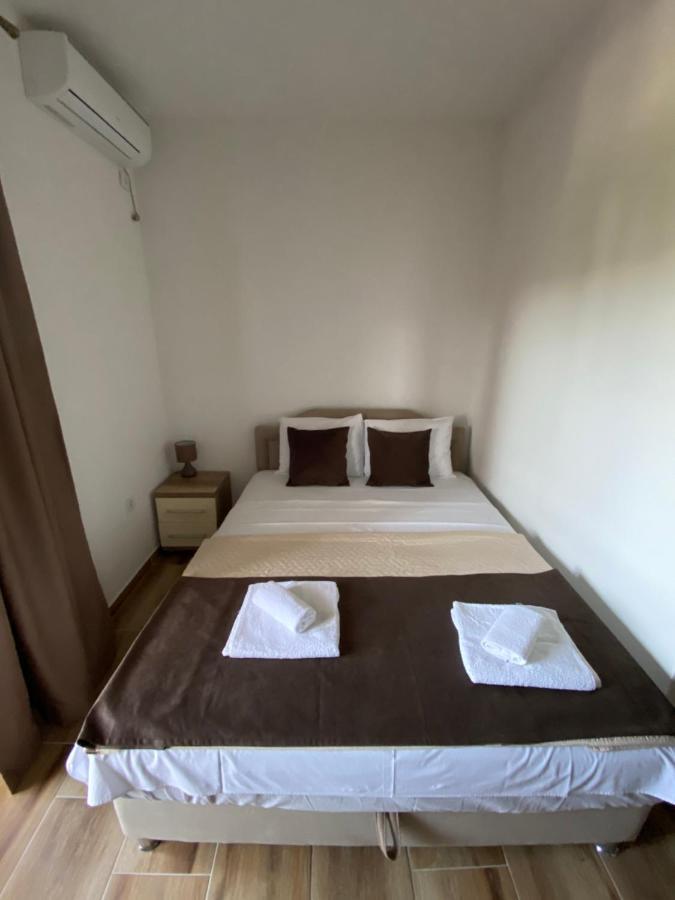 Apartments Nikicic บาร์ ภายนอก รูปภาพ