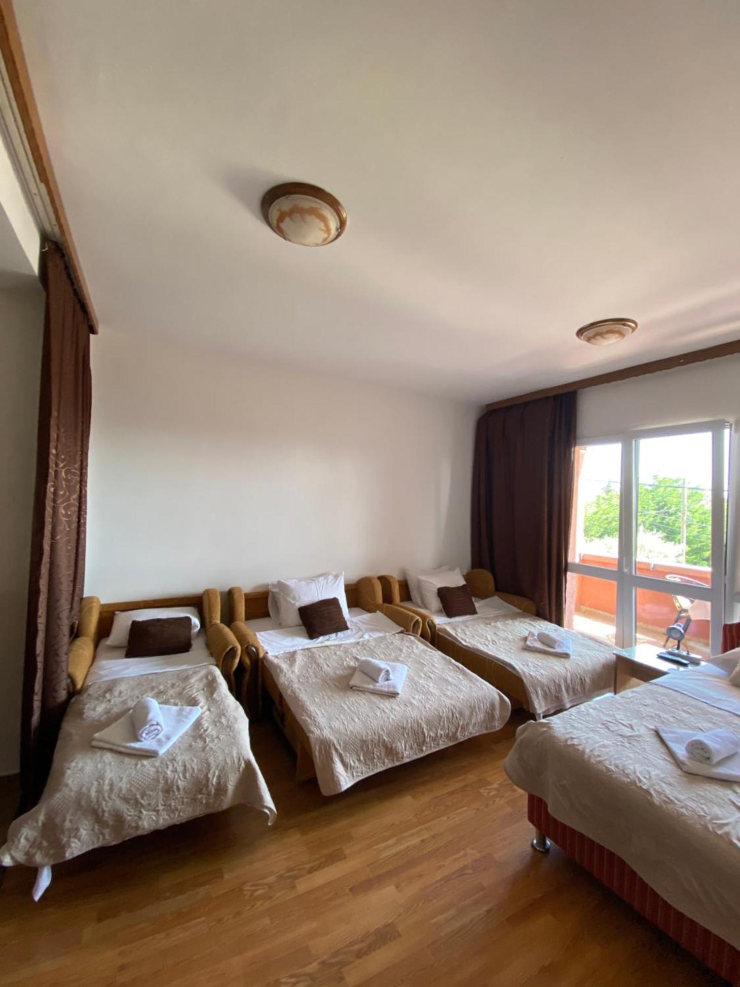 Apartments Nikicic บาร์ ภายนอก รูปภาพ