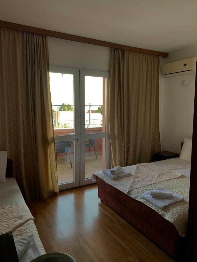 Apartments Nikicic บาร์ ภายนอก รูปภาพ
