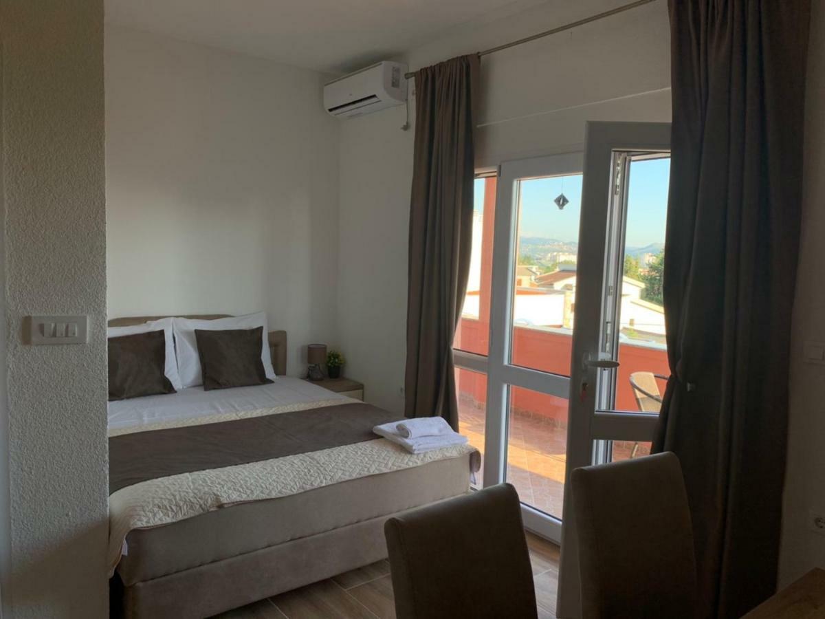 Apartments Nikicic บาร์ ภายนอก รูปภาพ